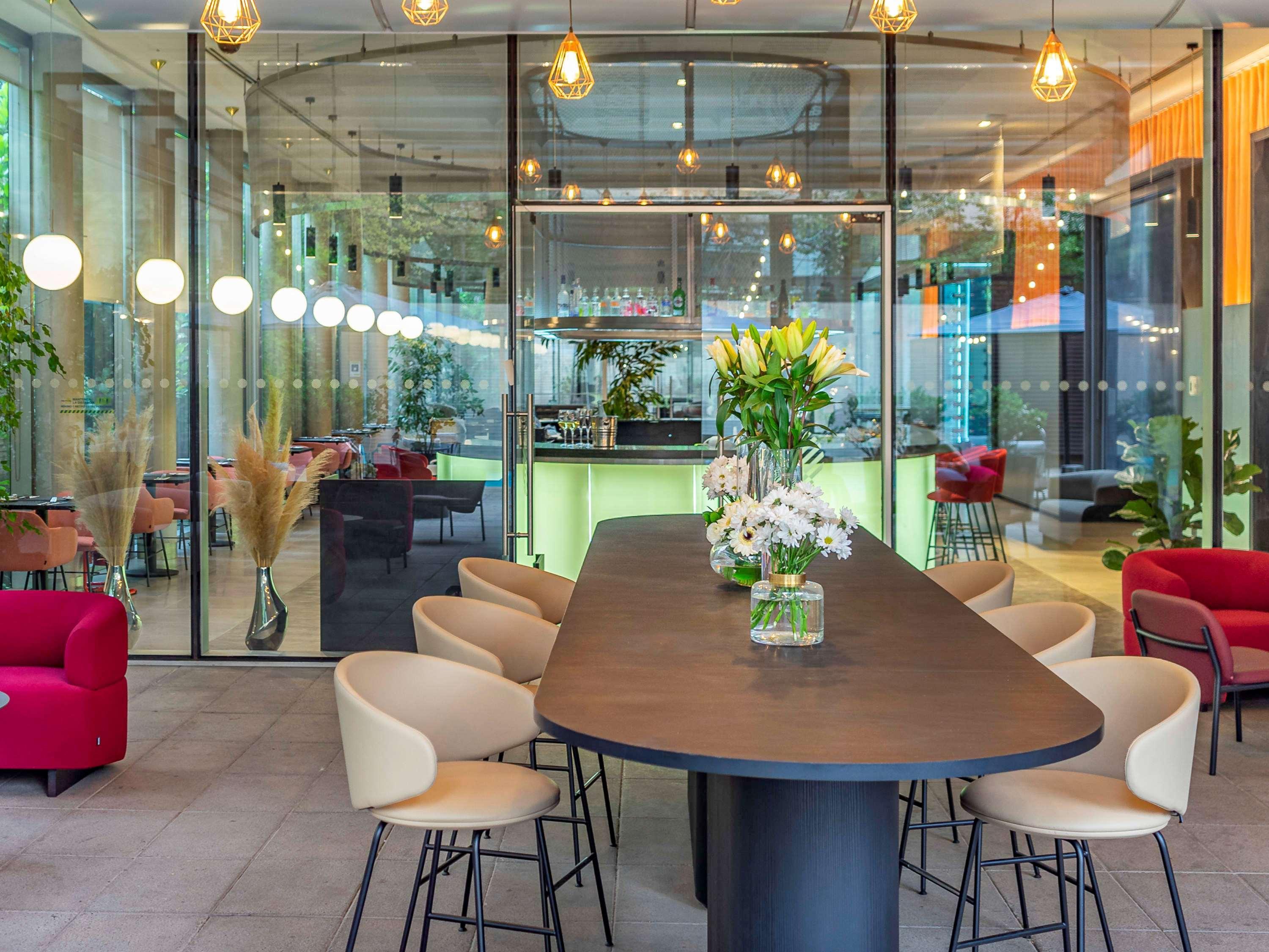 Pullman Santiago Vitacura Ngoại thất bức ảnh The lounge at the airport