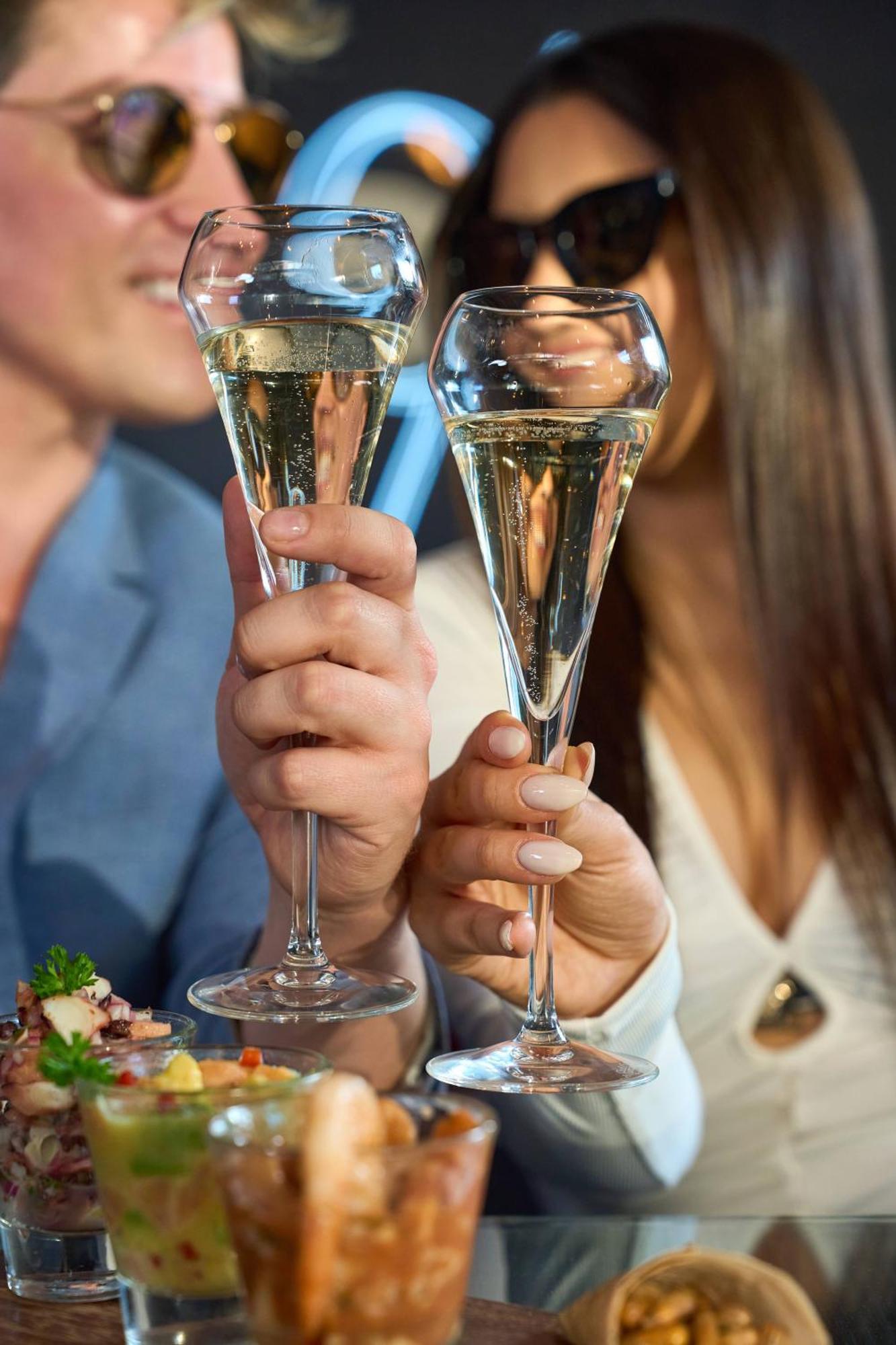 Pullman Santiago Vitacura Ngoại thất bức ảnh Champagne flutes