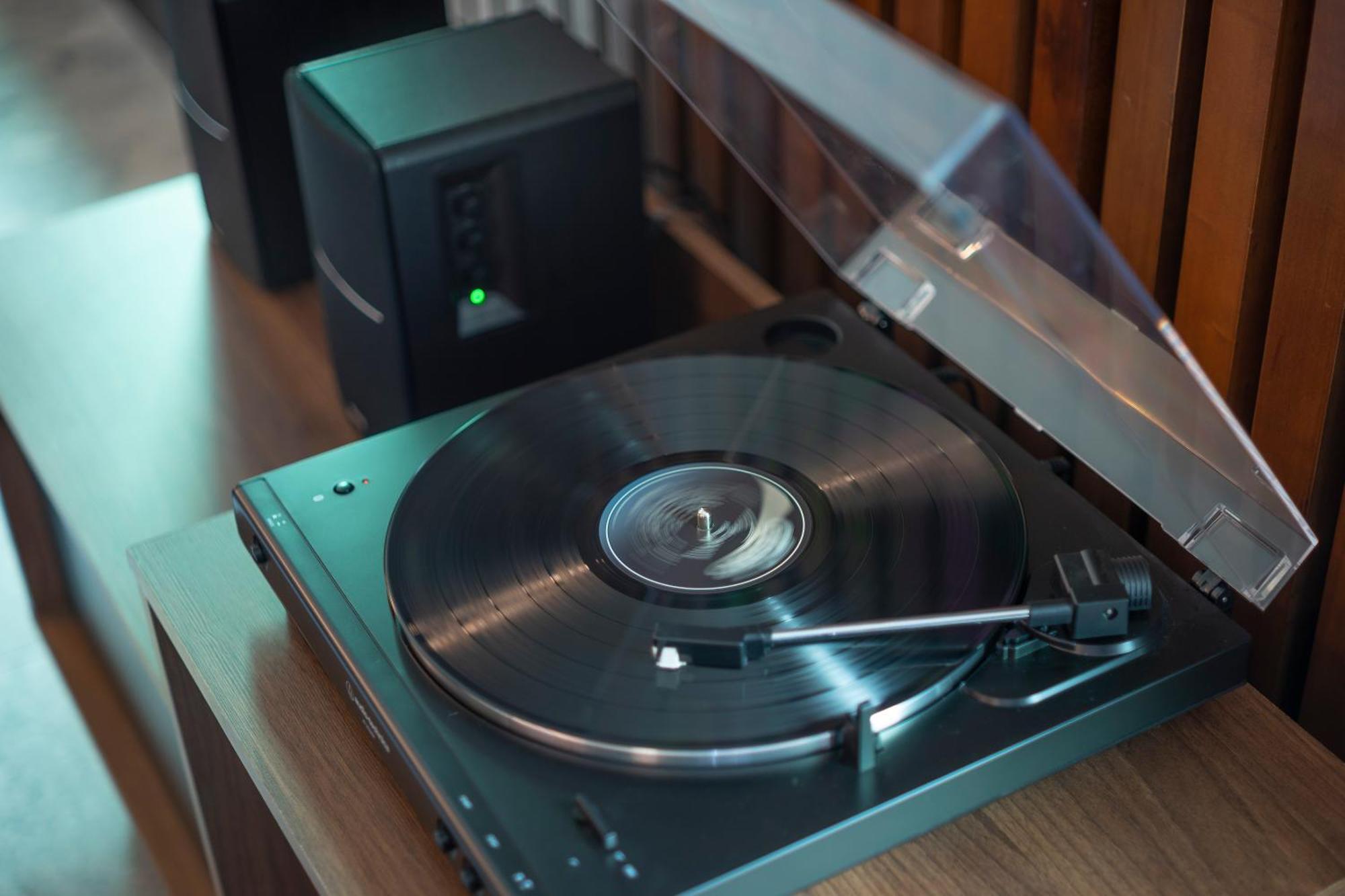 Pullman Santiago Vitacura Ngoại thất bức ảnh A record player
