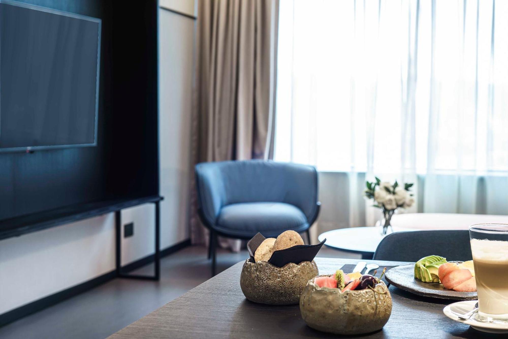 Pullman Santiago Vitacura Ngoại thất bức ảnh A suite at the hotel